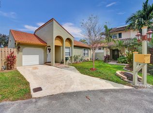 2905 Albatross Dr, Cooper City, FL 33026