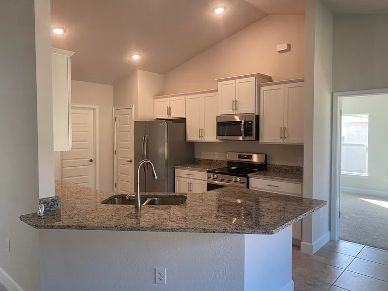2593 Englewood Rd — Photo 4
