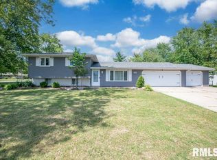 1200 Highview Rd, East Peoria, IL 61611