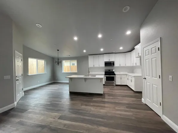 1051 Adell St, Madera, CA 93638