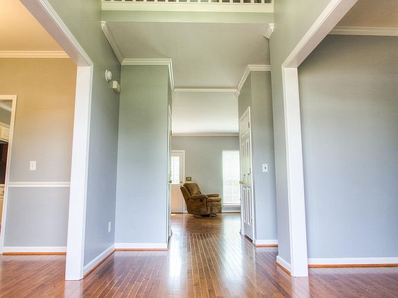 3rd image of 1425 Clairmonte Cir