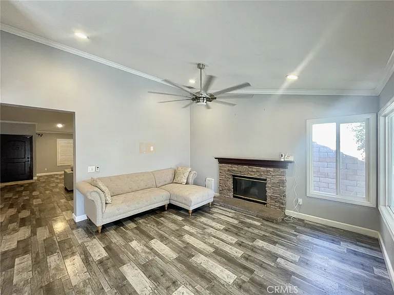 6345 Amherst Ct — Photo 10