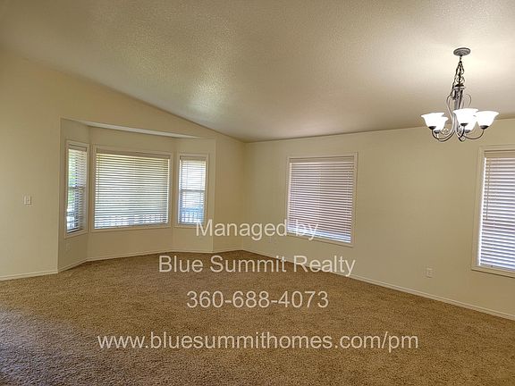 4th image of 3619 Loren St NE