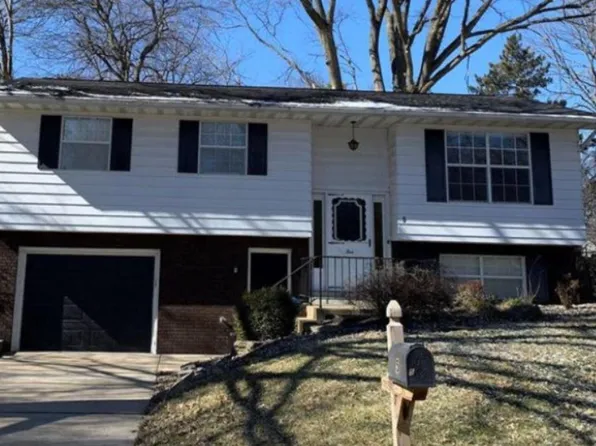 5 Biscayne Dr, Edwardsville, IL 62025