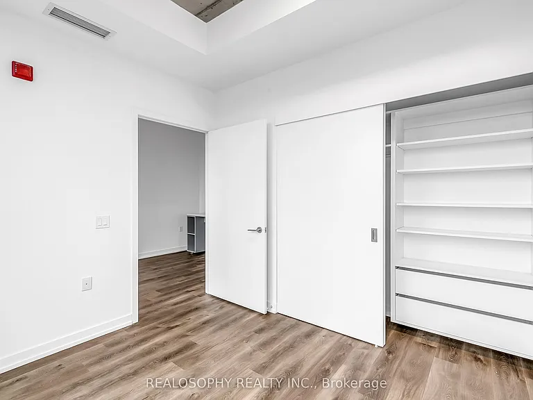 115 Larchmount Ave #504 — Photo 6