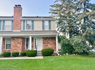 42172 Roscommon St, Northville, MI