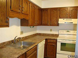 3rd image of 4022 Chaucer Pl