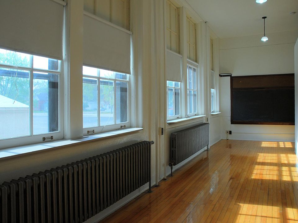 1st image of 515 W 7th St #202