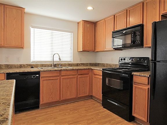3rd image of 6160 Rumrill St Building 205-2