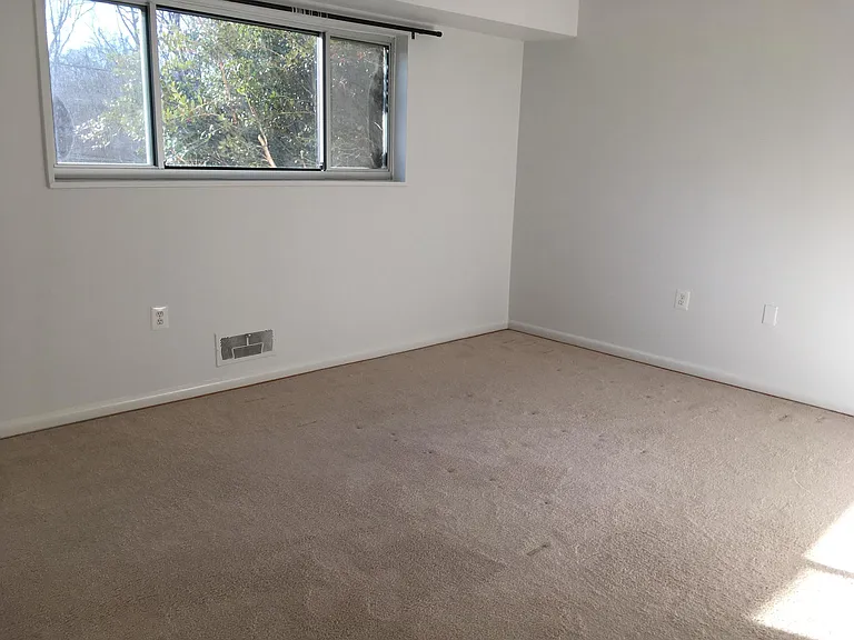10620 Weymouth St #101 — Photo 27