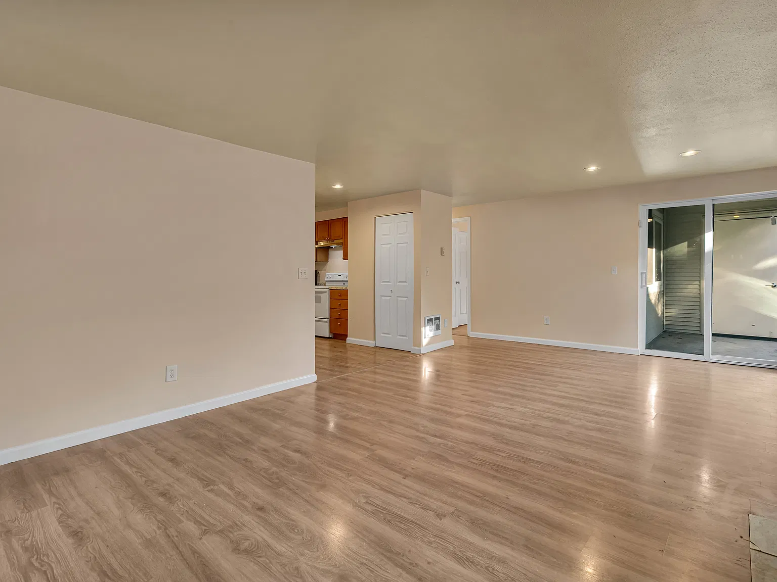 3 bed, 1094 sqft, $2,500 — Photo 4