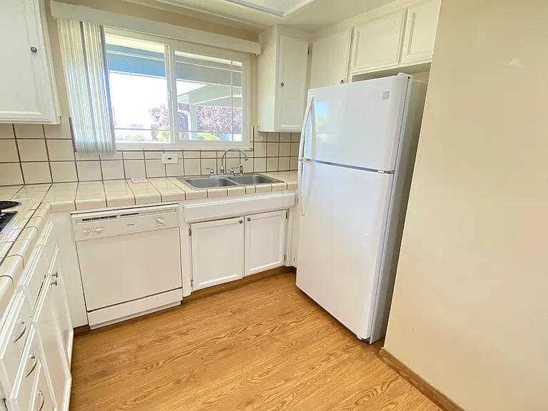 662 Catalina Dr — Photo 38