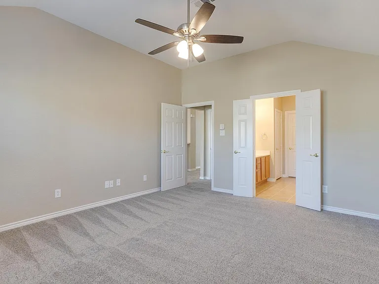 9508 Fox Hill Dr — Photo 15