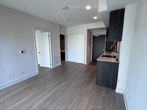 4th image of 8 Cumberland St #2801