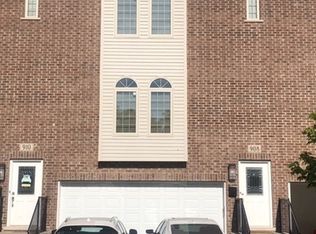 908 East St, Lemont, IL