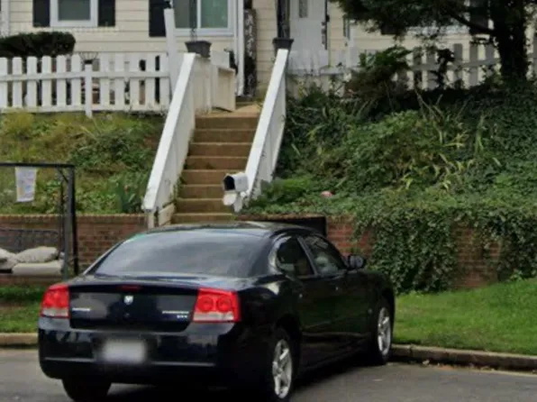 5613 Hill Ct, Alexandria, VA 22303