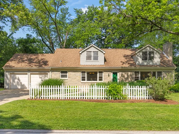 120 N Pine St, Geneva, IL 60134