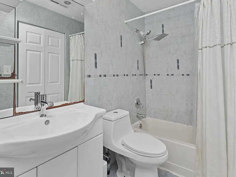 2001 Ravens Crest Dr — Photo 10