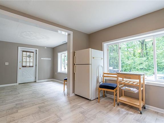 5th image of 936 Shadybrook Dr