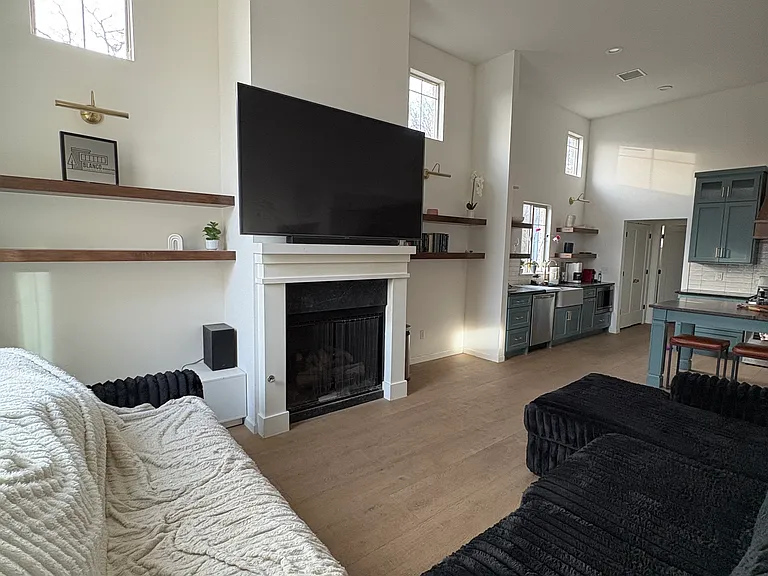 2105 W Easton St — Photo 19