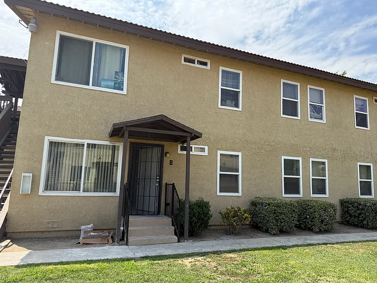 2255 E Sunrise Ln #B — Photo 1