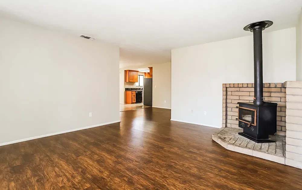 3 bed, 1400 sqft, $1,300 — Photo 4