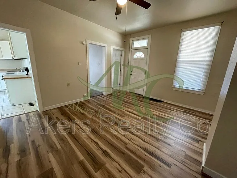 920 Damson St — Photo 4