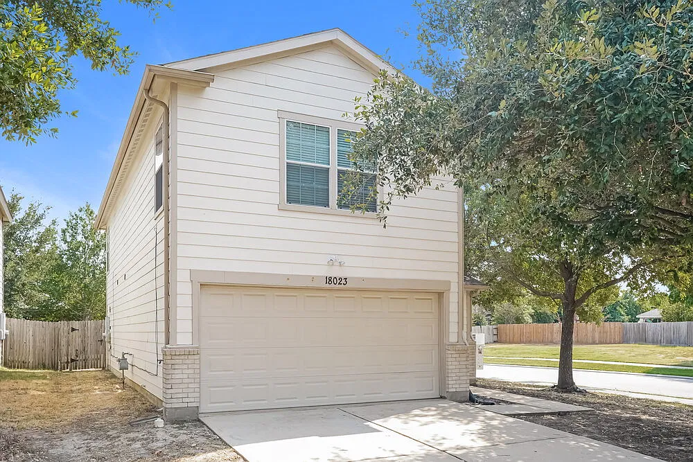 4 bed, 2.5 bath, 2084 sqft, $2,225 — Photo 4