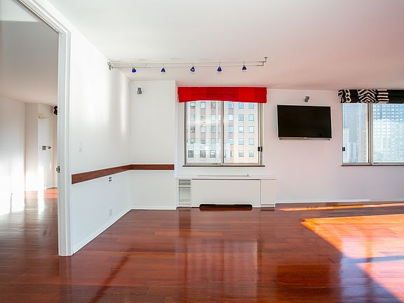 3rd image of 350 W 50th St #B27
