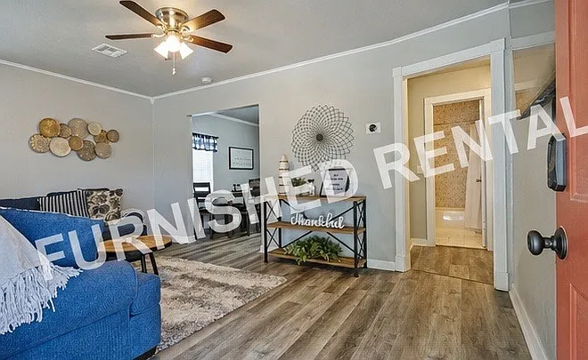 3 bed, 1050 sqft, $1,925 — Photo 1