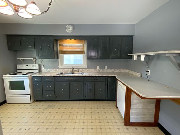 4th image of 1702 Iowa Ave