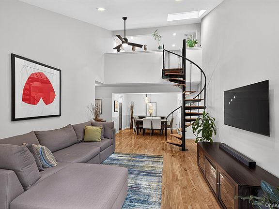 3rd image of 20 Bronxville Glen Drive #6