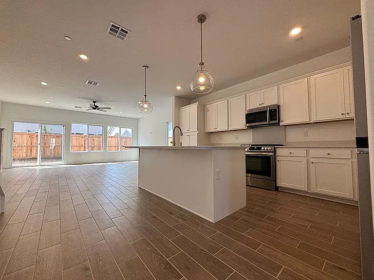 1052 Plum Tree Ave — Photo 2