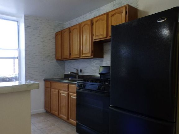 5th image of 2839 Church Ave #3R
