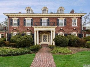 15 Beverly Rd, Great Neck, NY 11021