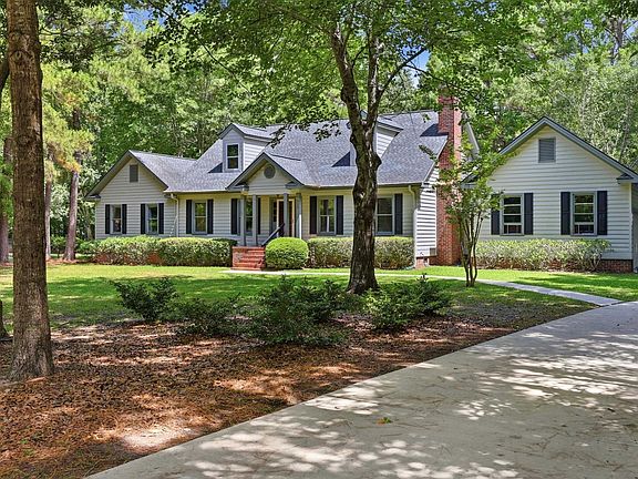 4th image of 329 Great Lakes Rd.
