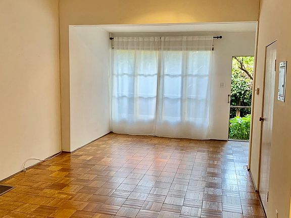 3rd image of 932 Vallejo St #1B