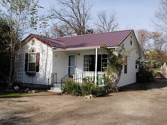 1st image of 208 Lynn Ave