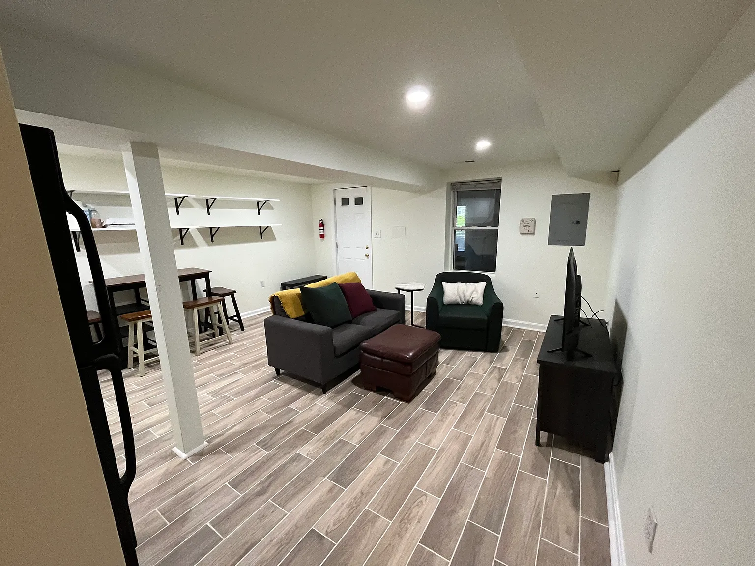 1830 Ontario Pl NW — Photo 3