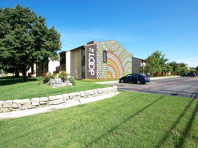 1st image of 517 N Loop 288 #3534864