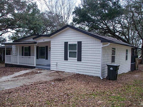 3rd image of 1006 Lake Terrace Ave