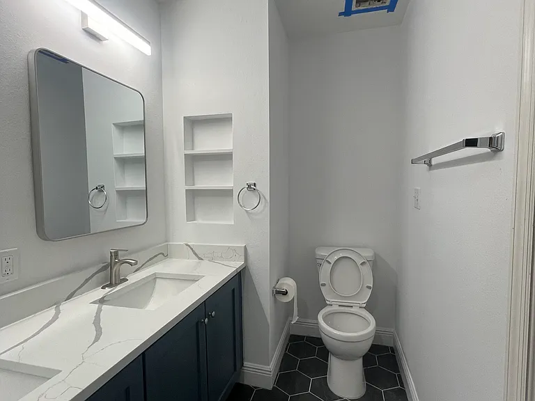 2132 W Spruce St — Photo 24