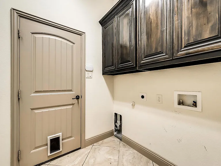1025 Dunhill Ln — Photo 10