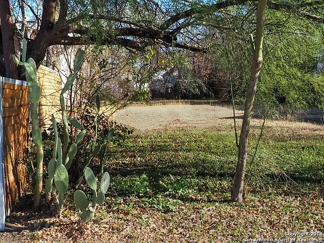 2nd image of 115 Devine Rd
