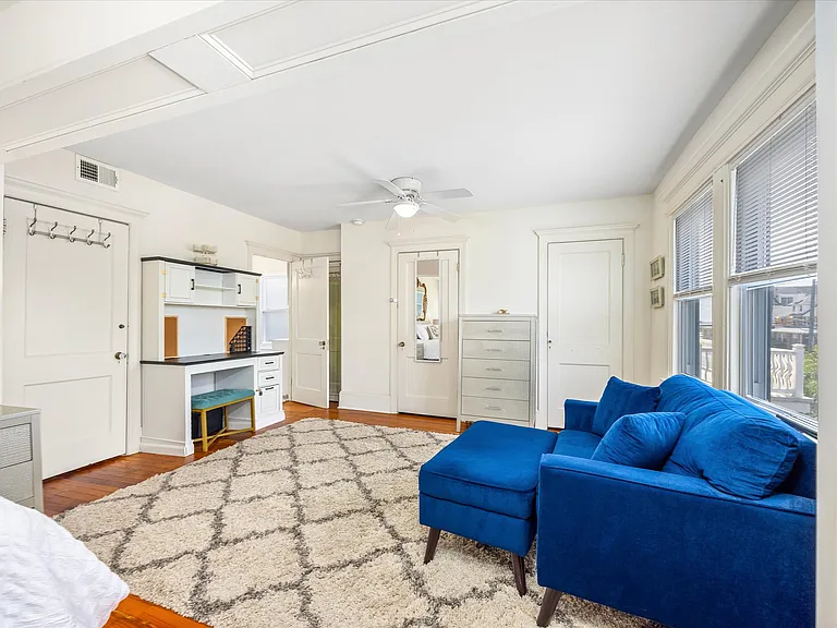 25 S Oakland Ave — Photo 31