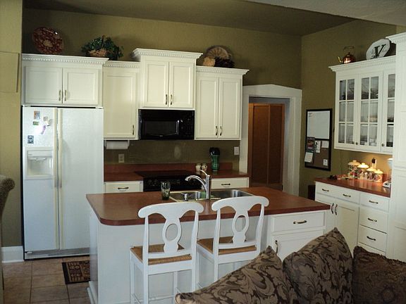 Kitchen, island
