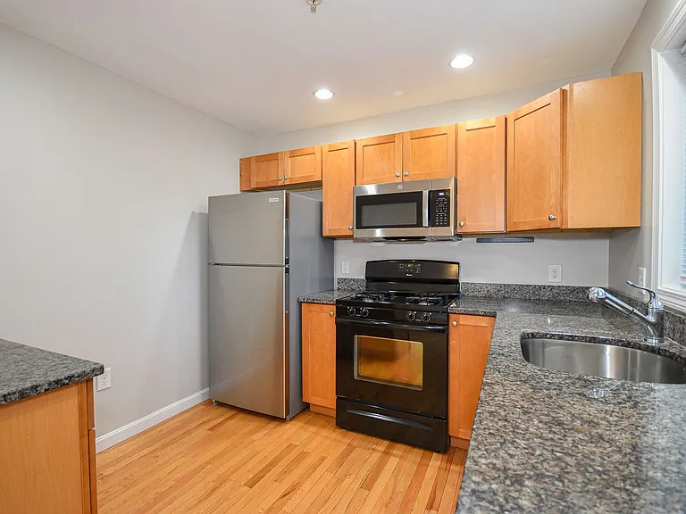 Jefferson Court — Photo 15