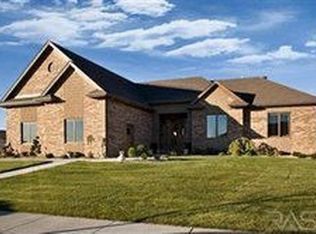 213 W 77th St, Sioux Falls, SD 57108