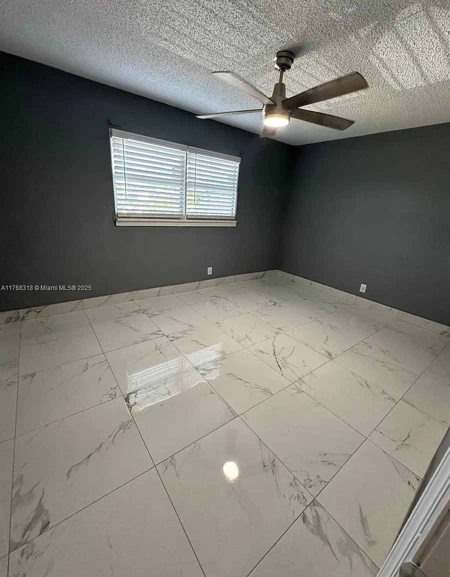 North Lauderdale Village — Photo 4
