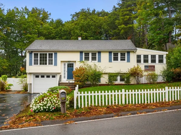 17 Smith St, Chelmsford, MA 01824